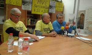 De izquierda a derecha, Sebastián Rivera, José Fernández y Eugenio del Carpio./Chana Press