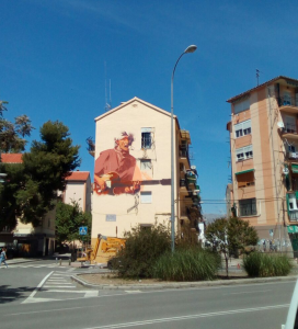 Imponente imagen del mural de Raúl Ruiz en la Chana./Encarnita Sánchez.