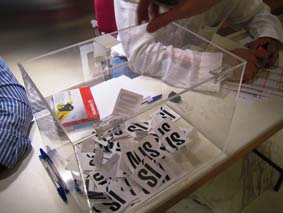 Votación en Unidad Editorial. Foto de Antonio Peiró